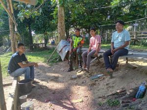 MENCIPTAKAN KEAMANAN DAN KETERTIBAN WILAYAH, BABINSA LAKSANAKAN KOMSOS