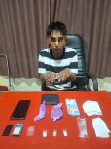Seorang Mahasiswa Berinisial (YH) 22 Tahun  Dibekuk Polisi Disebuah Rumah Kontrakan