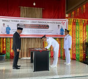 Pergantian Camat Pangkalan Koto Baru, Bupati Safni: Pemerintahan Harus Bersih dan Melayani