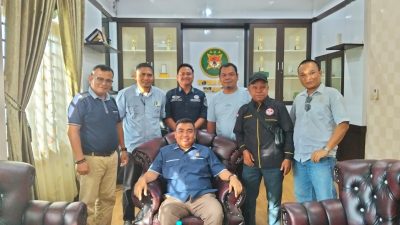 Audensi Forum FPII bersama Kejari Kuansing berjalan lancar sambil minum santai.